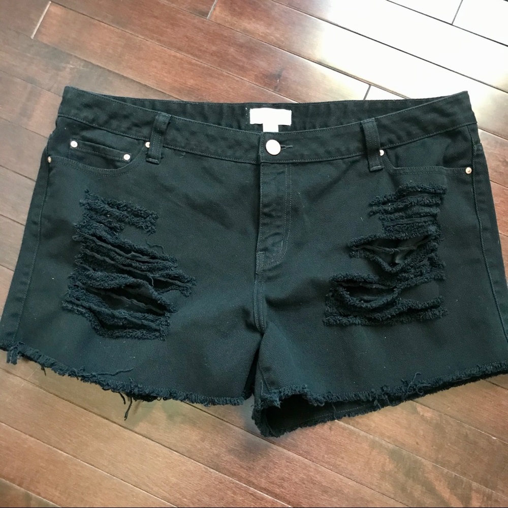 Forever 21 Plus Distressed Shorts sz 18 *EUC*